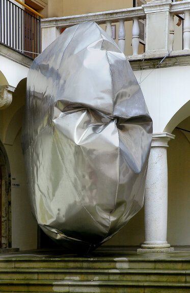 Hans Kupelwieser, Gonflable, 2008, aluminium, Dům pánů z Kunštátu